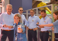 Bosman Van Zaal announced The Crew prior to the fair. This of course resulted in a photo session and visits from groupies. Crew member Wouter missed this moment. He was reportedly on his way to Hollywood.... From left to right: Jacob Boxhoorn, Edwin Snabel, Robert van Donk and Quinten van Senten.